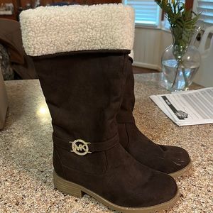 Michael Kors girls’ brown boot, size 2M